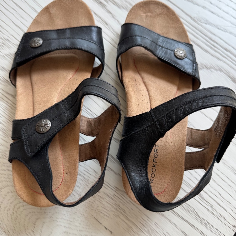 Rockport Ladies Sandals 7M.  LIKE NEW